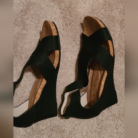 Black Sandals - Picture 4 of 5